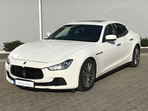 Białe Maserati Ghibli S 2018